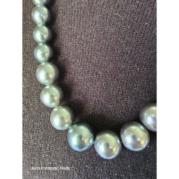 Vintage Silver Acrylic Graduaded Beaded Necklace - Picture 3 of 4